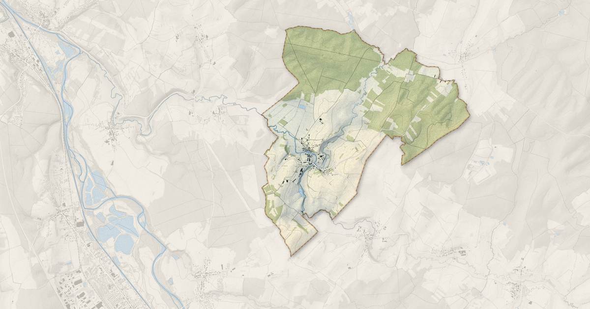 Portrait cartographique de Domèvre-sur-Durbion : relief, eau, forêts, bâti et voies, calculés à partir des données de l'IGN