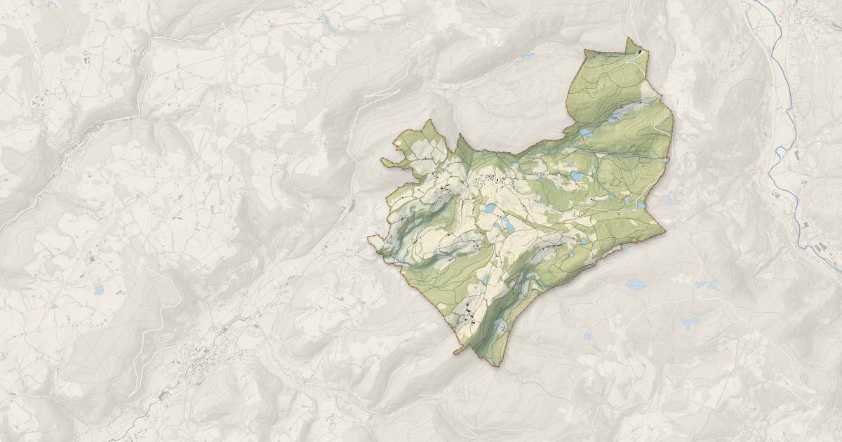 Portrait cartographique de Girmont-Val-d'Ajol : relief, eau, forêts, bâti et voies, calculés à partir des données de l'IGN