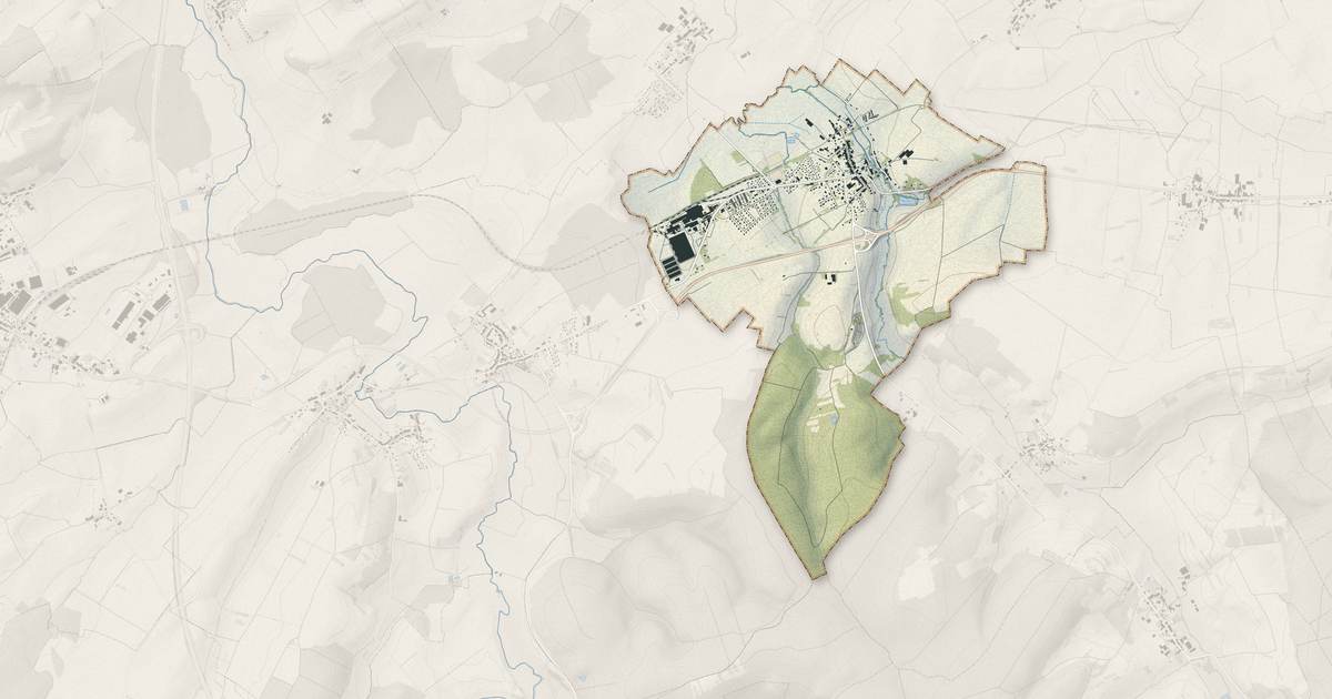 Portrait cartographique de Gironcourt-sur-Vraine : relief, eau, forêts, bâti et voies, calculés à partir des données de l'IGN
