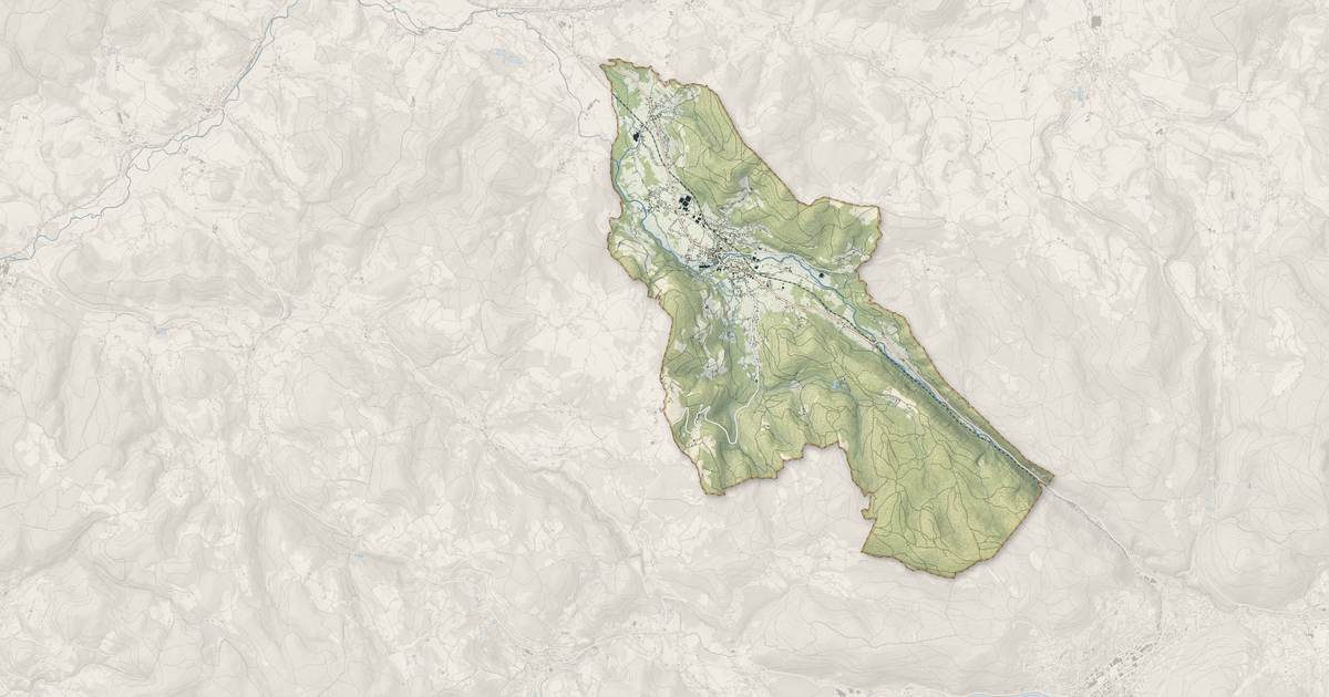 Portrait cartographique de Granges-Aumontzey : relief, eau, forêts, bâti et voies, calculés à partir des données de l'IGN