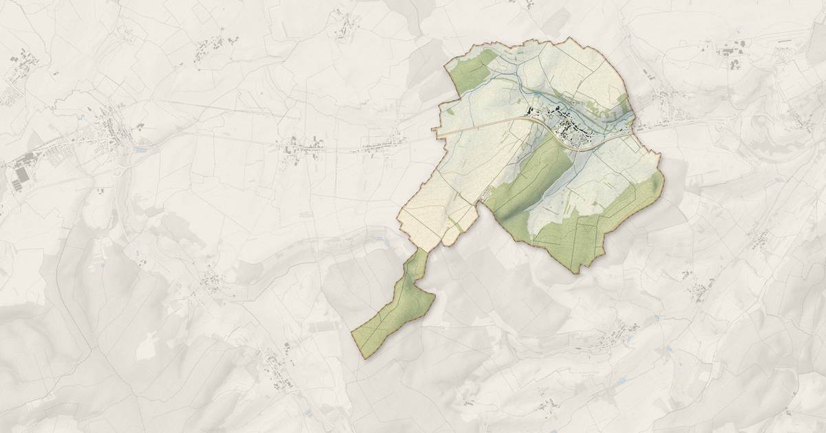 Portrait cartographique de Rouvres-en-Xaintois : relief, eau, forêts, bâti et voies, calculés à partir des données de l'IGN
