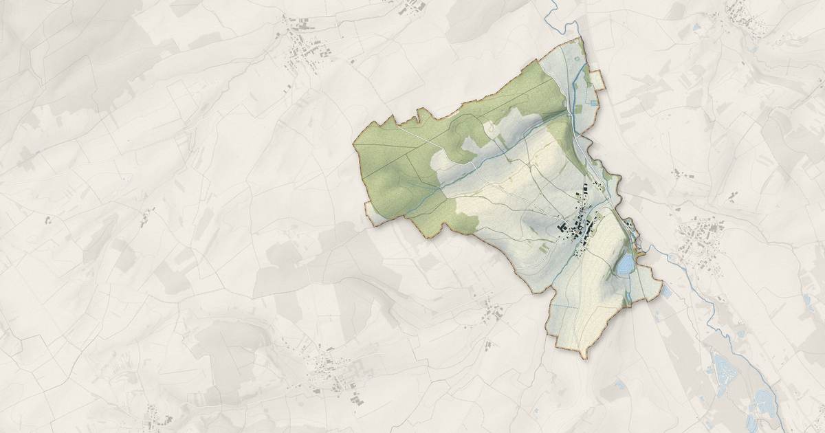 Portrait cartographique de Saint-Maurice-sur-Mortagne : relief, eau, forêts, bâti et voies, calculés à partir des données de l'IGN