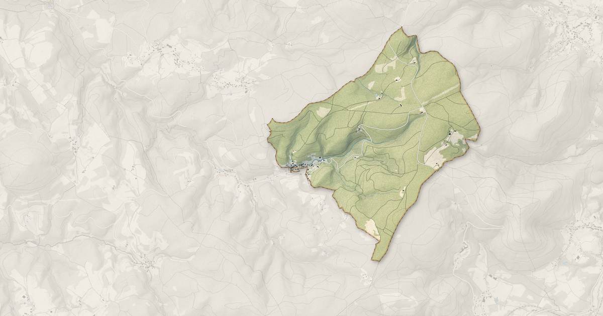 Portrait cartographique de Saint-Stail : relief, eau, forêts, bâti et voies, calculés à partir des données de l'IGN
