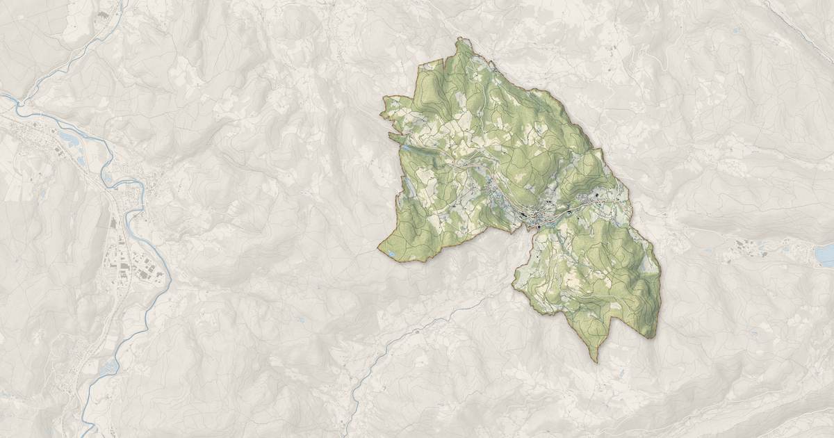Portrait cartographique de Le Tholy : relief, eau, forêts, bâti et voies, calculés à partir des données de l'IGN