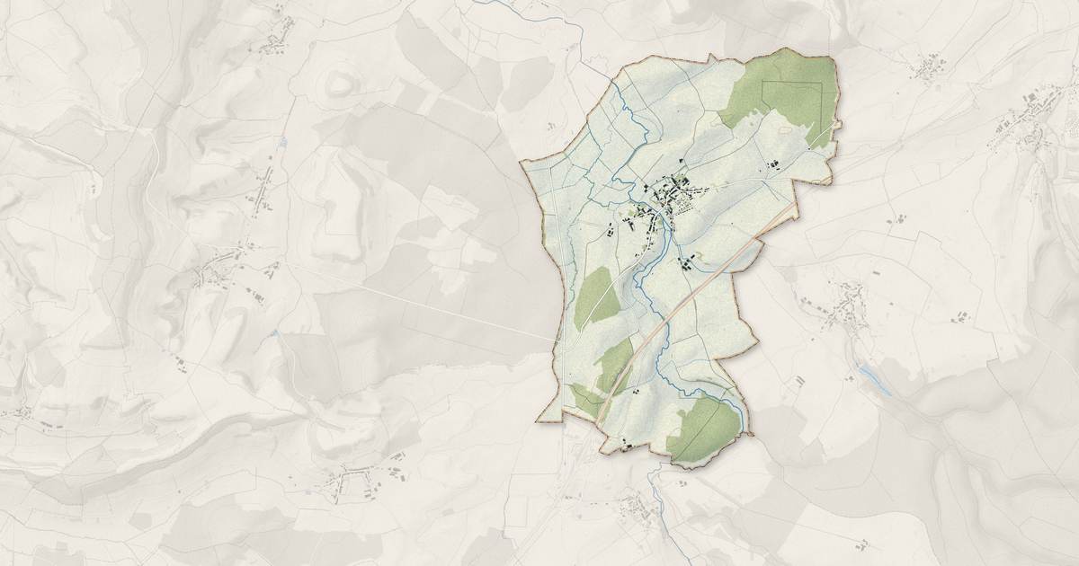 Portrait cartographique de Vrécourt : relief, eau, forêts, bâti et voies, calculés à partir des données de l'IGN