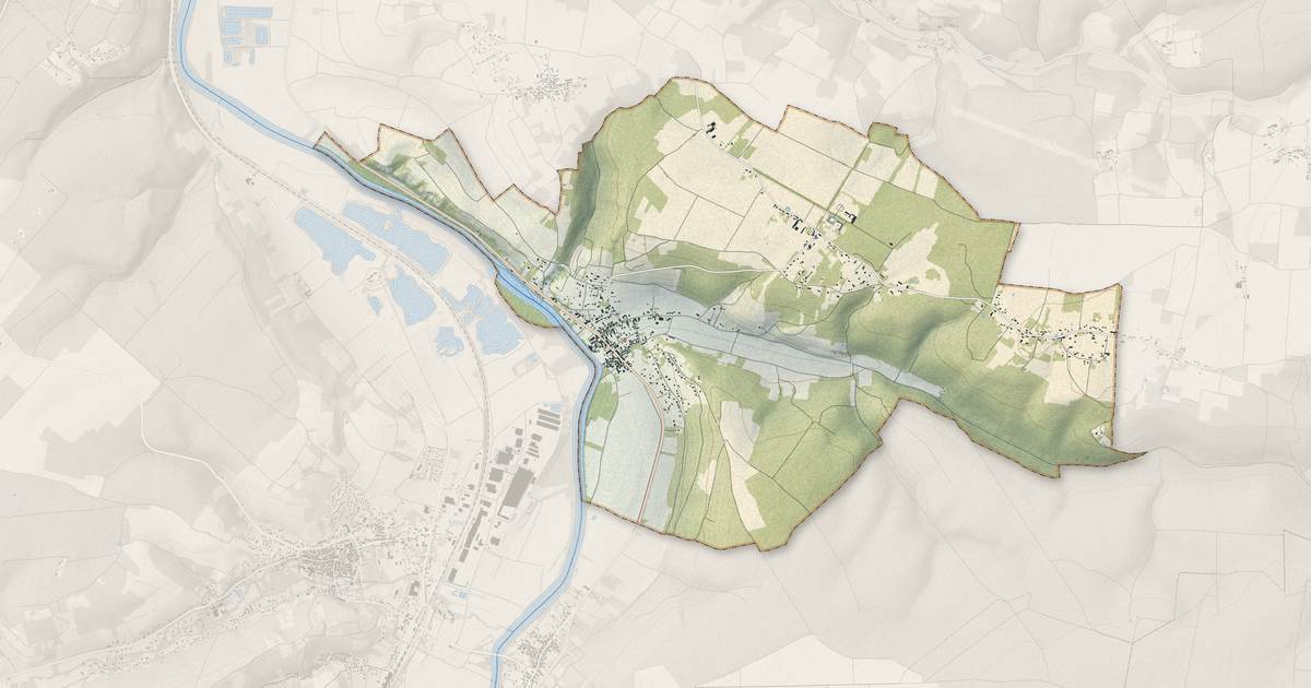 Portrait cartographique de Armeau : relief, eau, forêts, bâti et voies, calculés à partir des données de l'IGN
