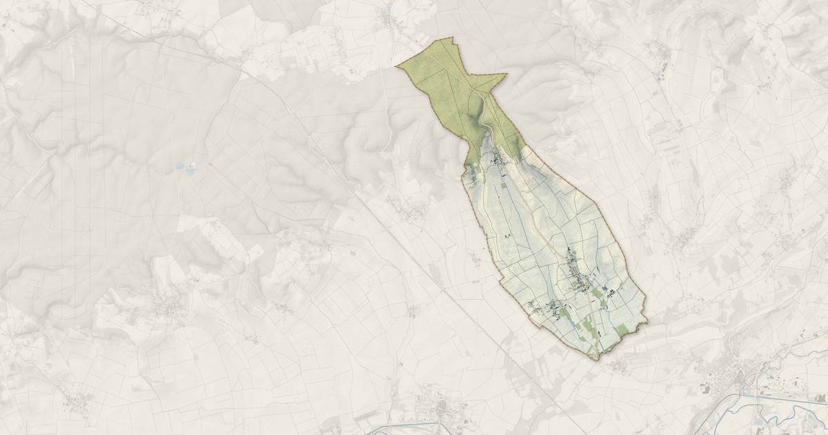 Portrait cartographique de Champlost : relief, eau, forêts, bâti et voies, calculés à partir des données de l'IGN