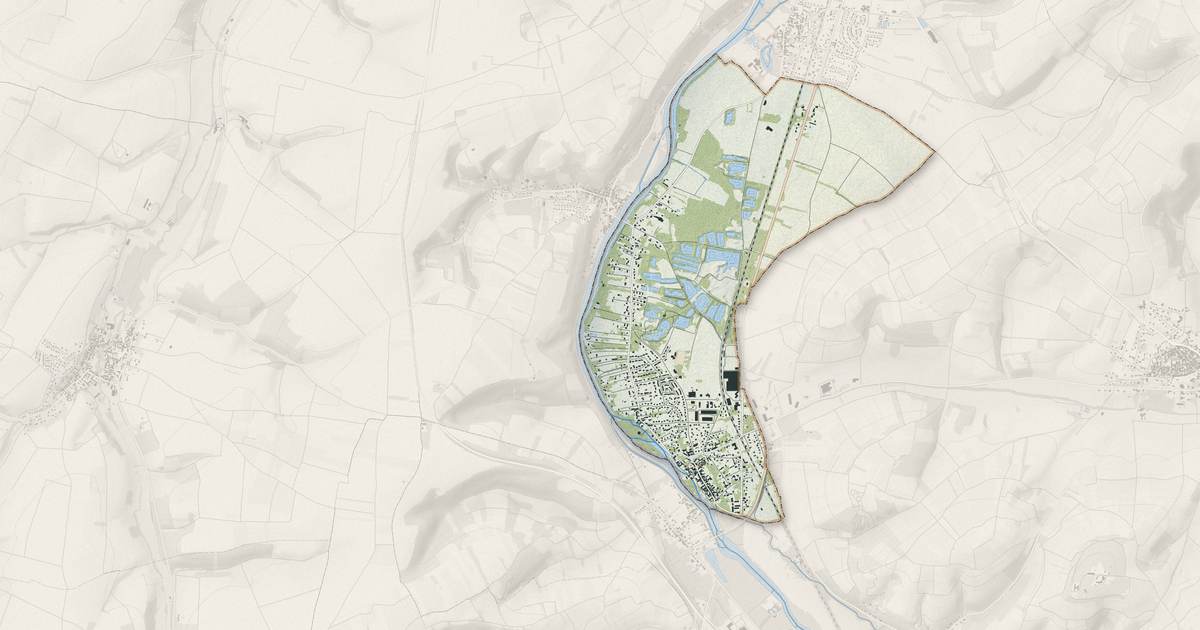 Portrait cartographique de Champs-sur-Yonne : relief, eau, forêts, bâti et voies, calculés à partir des données de l'IGN