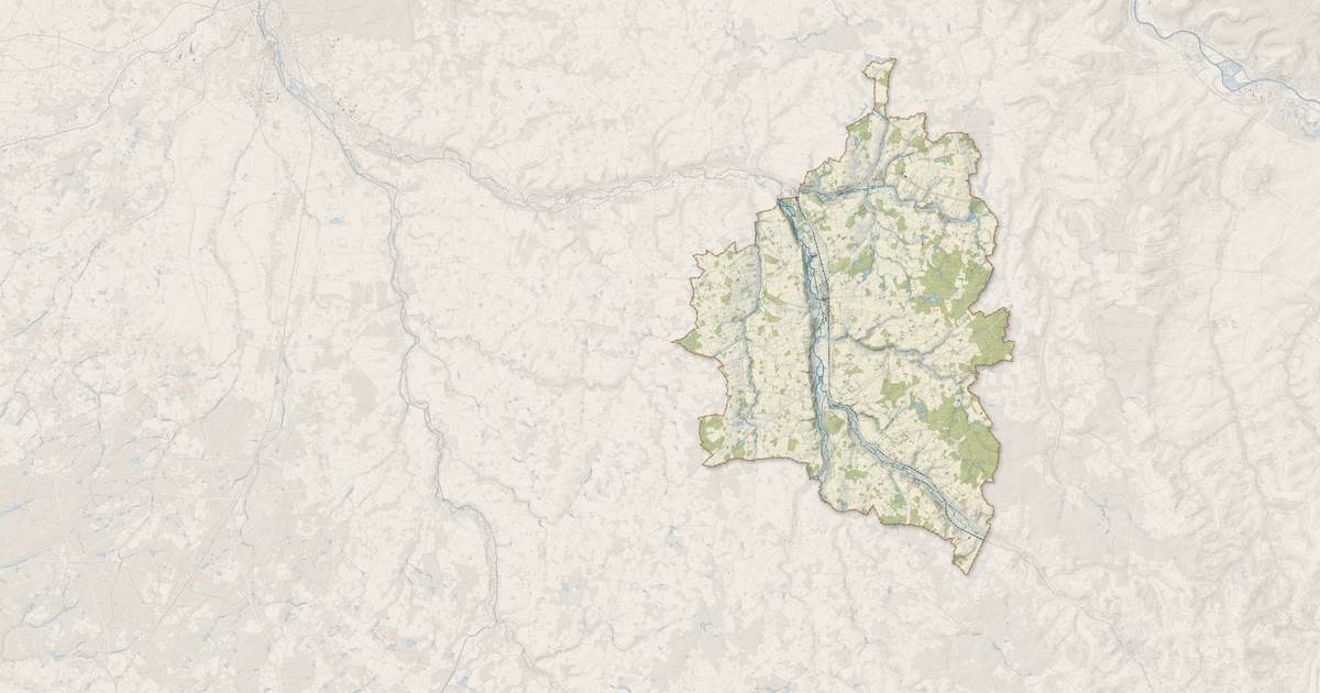 Portrait cartographique de Charny Orée de Puisaye : relief, eau, forêts, bâti et voies, calculés à partir des données de l'IGN