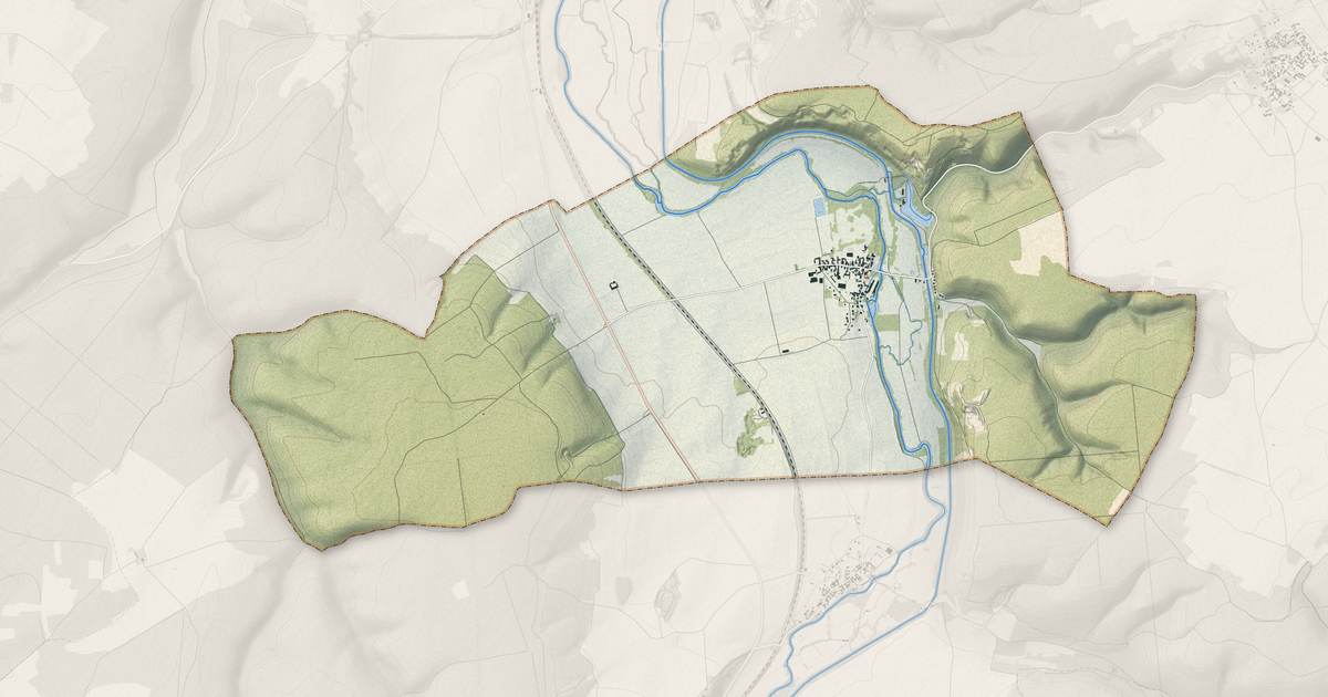 Portrait cartographique de Cry : relief, eau, forêts, bâti et voies, calculés à partir des données de l'IGN