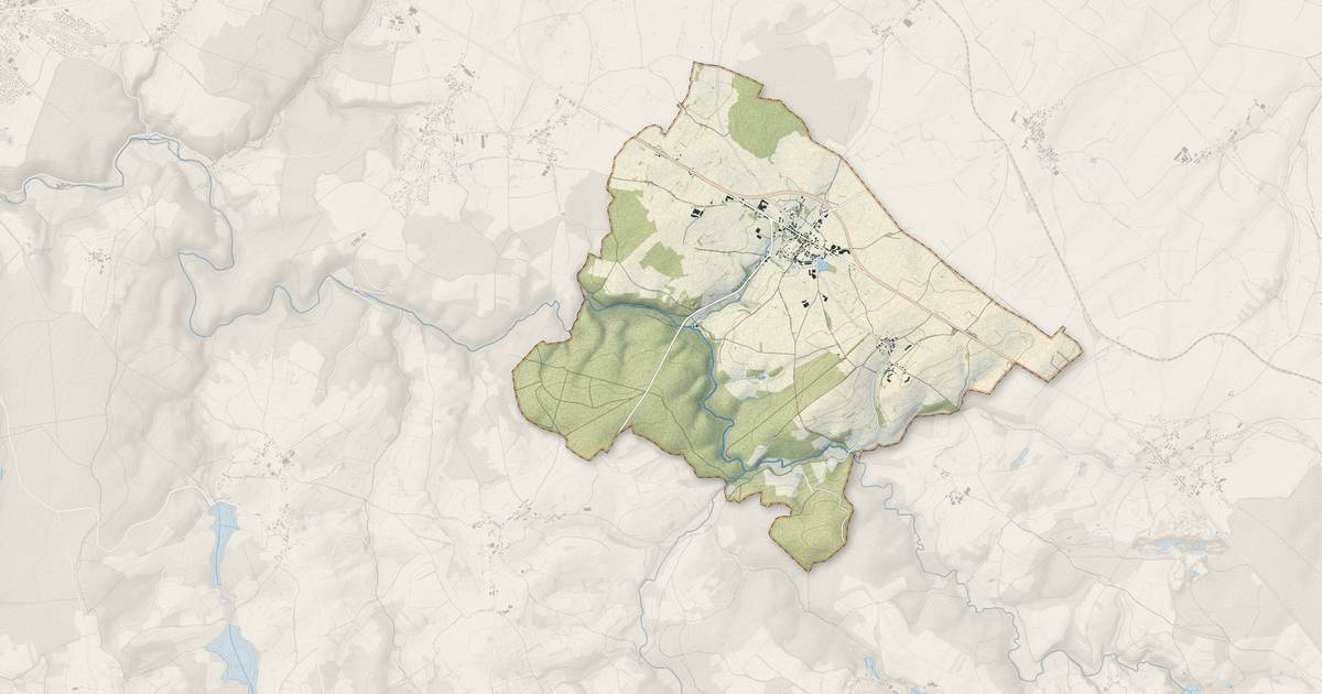 Portrait cartographique de Cussy-les-Forges : relief, eau, forêts, bâti et voies, calculés à partir des données de l'IGN