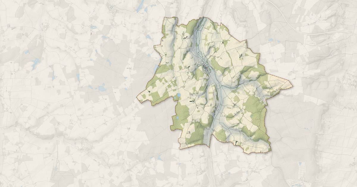 Portrait cartographique de La Ferté-Loupière : relief, eau, forêts, bâti et voies, calculés à partir des données de l'IGN