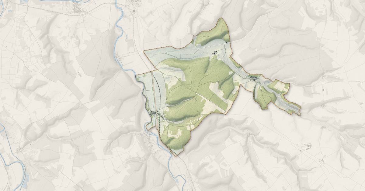Portrait cartographique de Lucy-sur-Cure : relief, eau, forêts, bâti et voies, calculés à partir des données de l'IGN