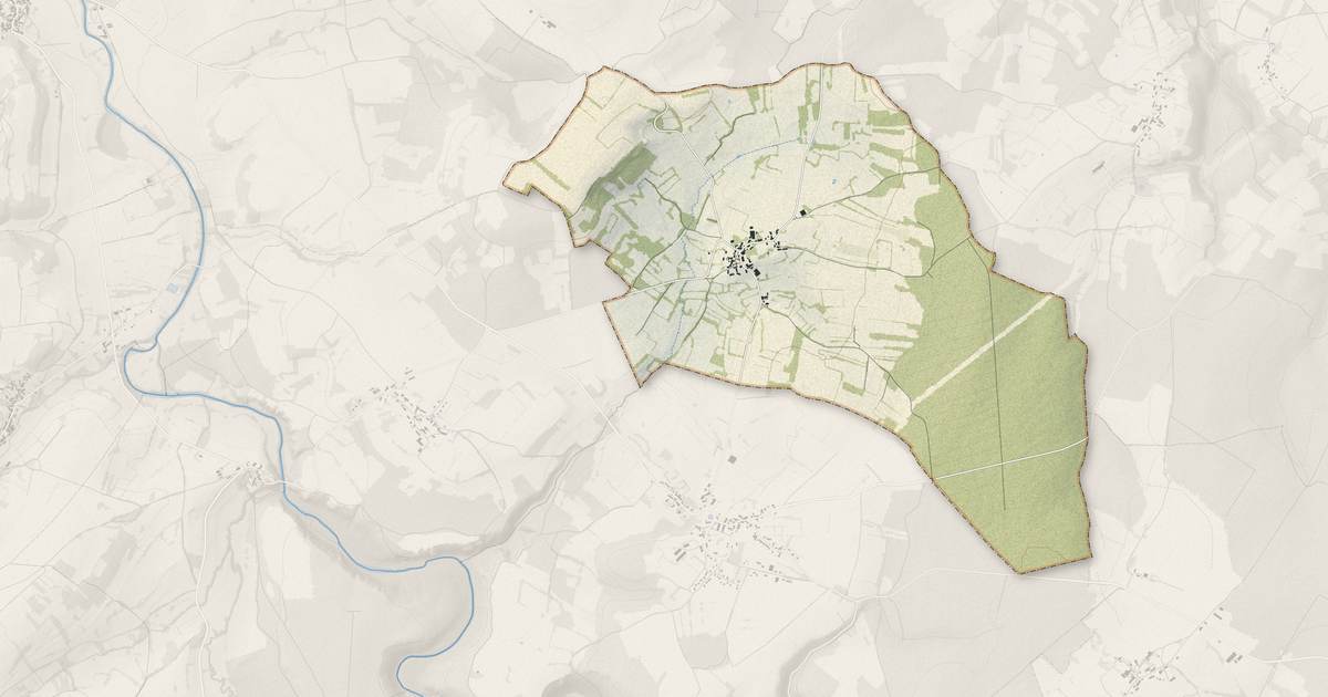 Portrait cartographique de Menades : relief, eau, forêts, bâti et voies, calculés à partir des données de l'IGN
