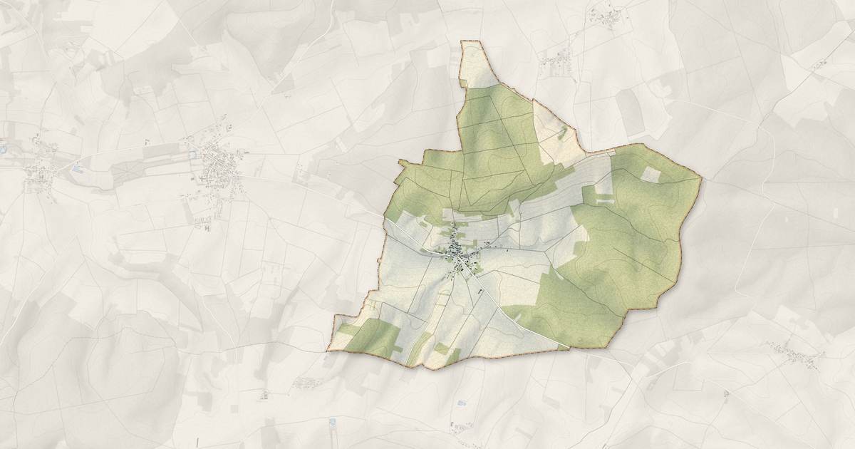 Portrait cartographique de La Postolle : relief, eau, forêts, bâti et voies, calculés à partir des données de l'IGN