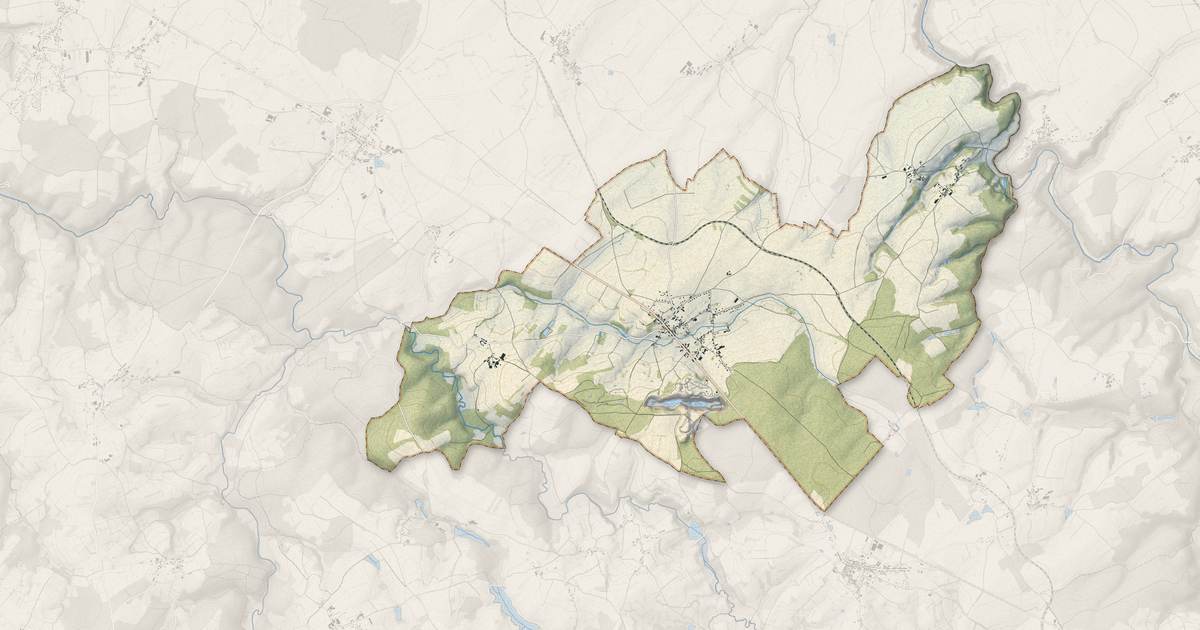 Portrait cartographique de Sainte-Magnance : relief, eau, forêts, bâti et voies, calculés à partir des données de l'IGN