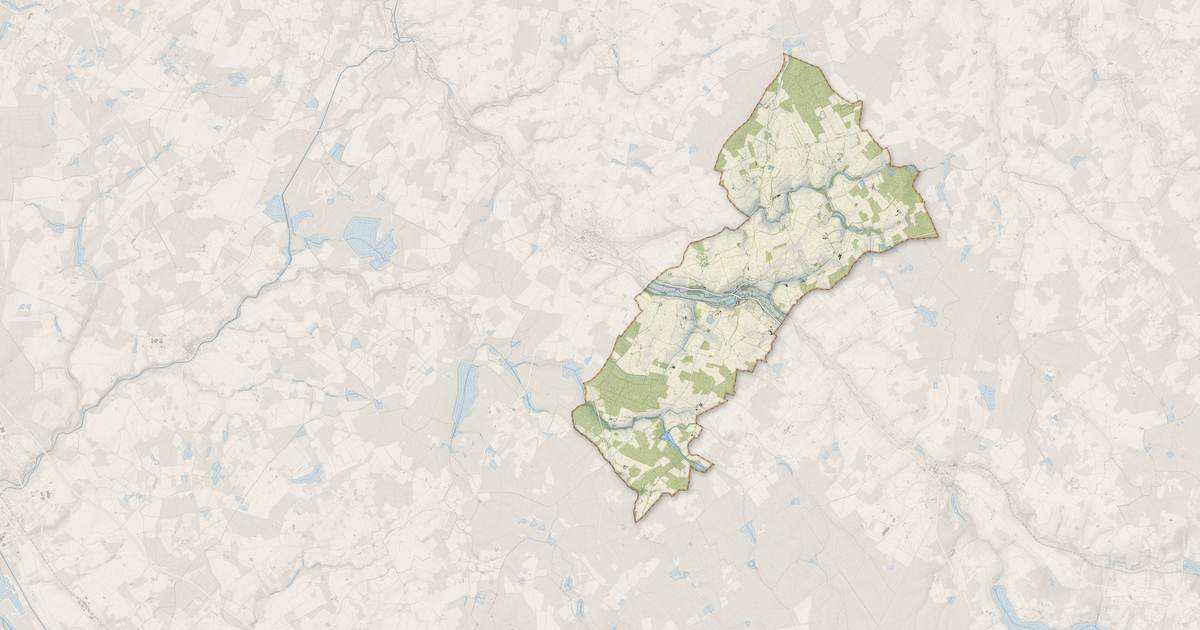 Portrait cartographique de Saint-Privé : relief, eau, forêts, bâti et voies, calculés à partir des données de l'IGN
