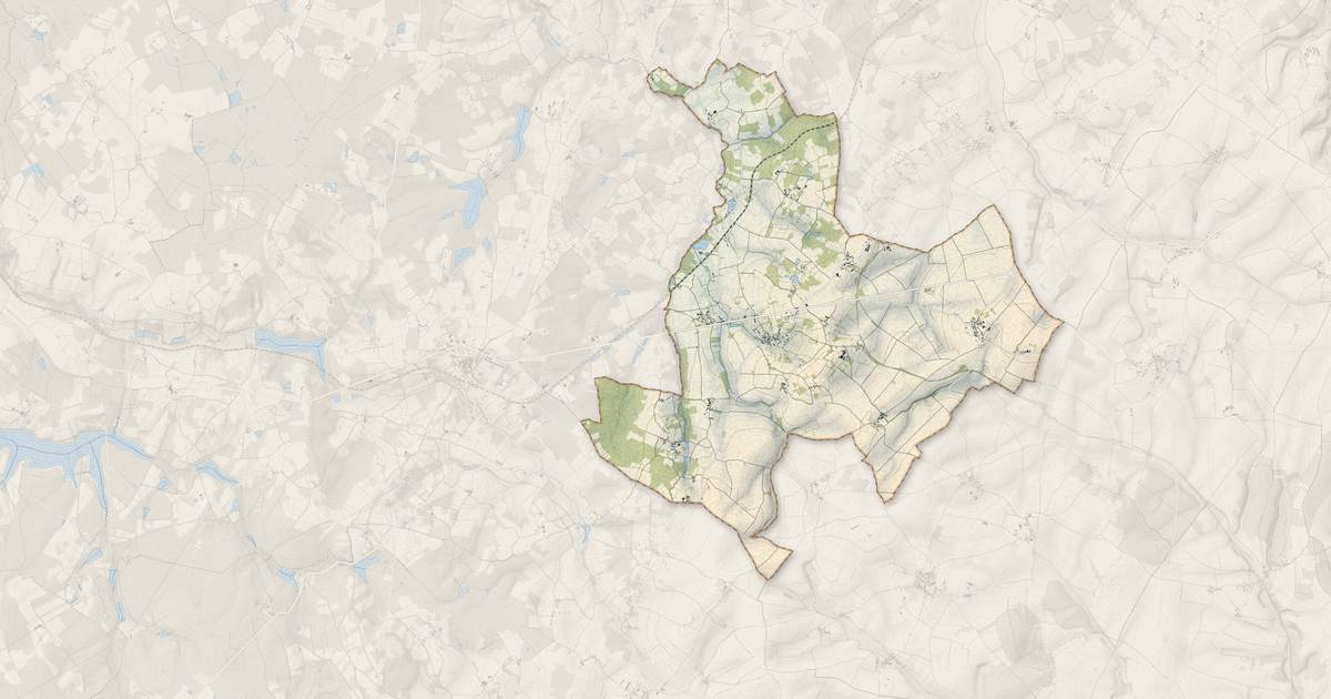 Portrait cartographique de Saints-en-Puisaye : relief, eau, forêts, bâti et voies, calculés à partir des données de l'IGN