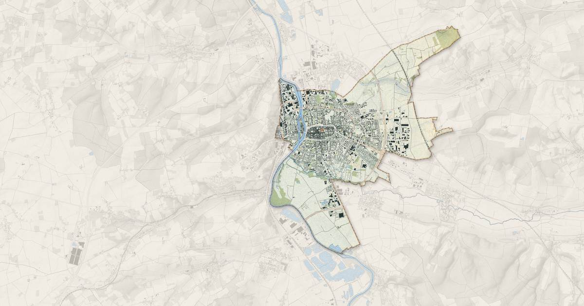 Portrait cartographique de Sens : relief, eau, forêts, bâti et voies, calculés à partir des données de l'IGN