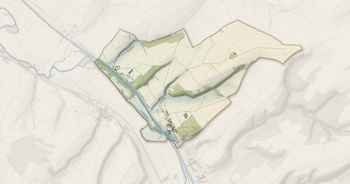 Portrait cartographique de Tronchoy : relief, eau, forêts, bâti et voies, calculés à partir des données de l'IGN