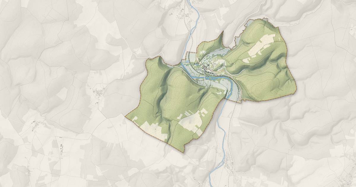 Portrait cartographique de Voutenay-sur-Cure : relief, eau, forêts, bâti et voies, calculés à partir des données de l'IGN