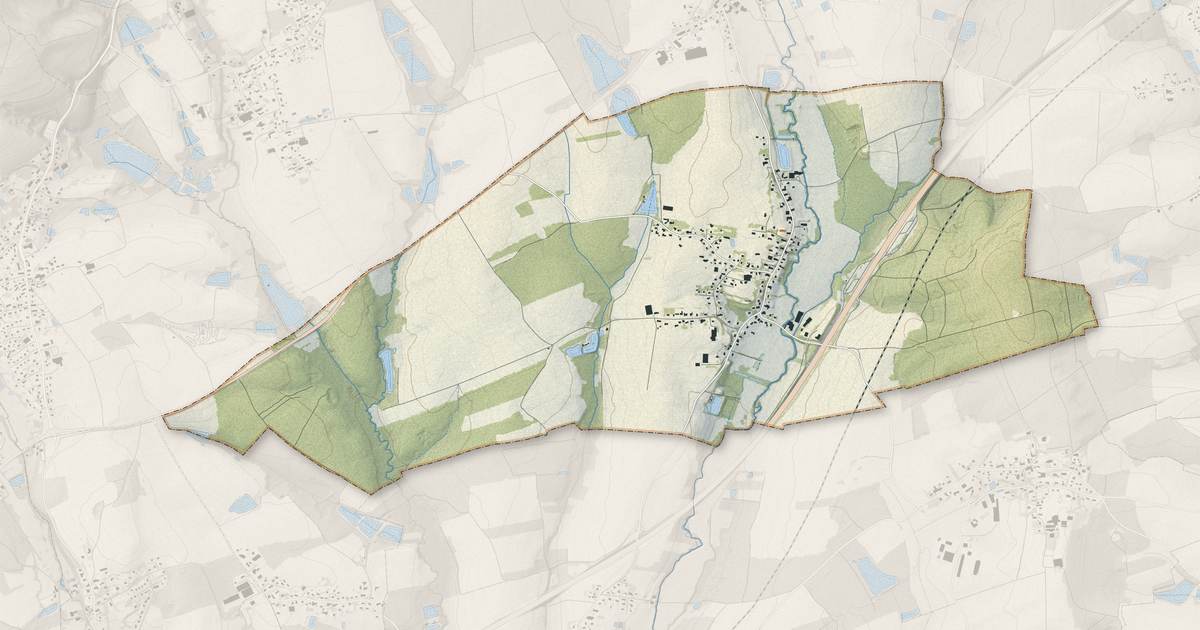 Portrait cartographique de Angeot : relief, eau, forêts, bâti et voies, calculés à partir des données de l'IGN