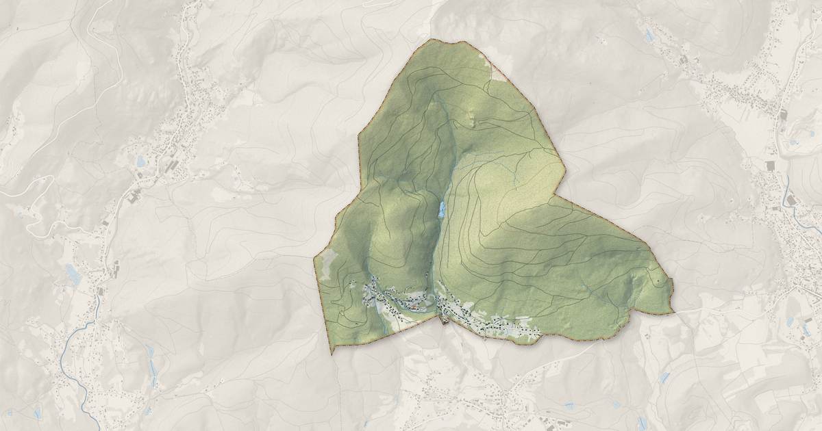 Portrait cartographique de Auxelles-Haut : relief, eau, forêts, bâti et voies, calculés à partir des données de l'IGN