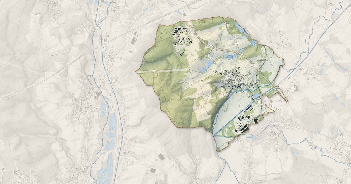 Portrait cartographique de Bourogne : relief, eau, forêts, bâti et voies, calculés à partir des données de l'IGN