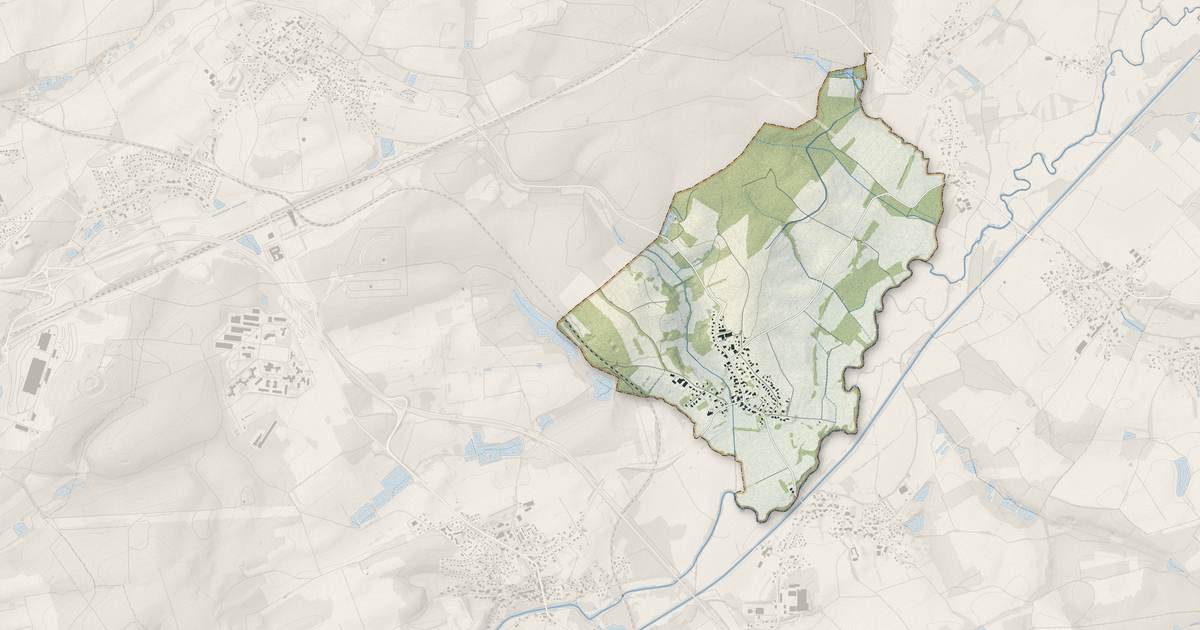 Portrait cartographique de Charmois : relief, eau, forêts, bâti et voies, calculés à partir des données de l'IGN