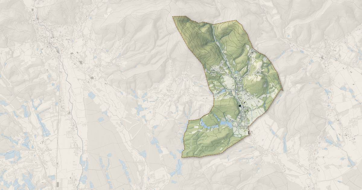 Portrait cartographique de Étueffont : relief, eau, forêts, bâti et voies, calculés à partir des données de l'IGN