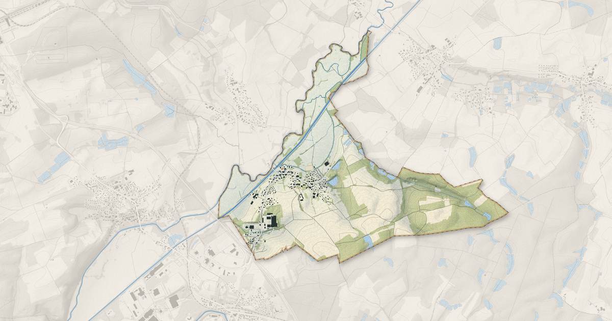 Portrait cartographique de Froidefontaine : relief, eau, forêts, bâti et voies, calculés à partir des données de l'IGN