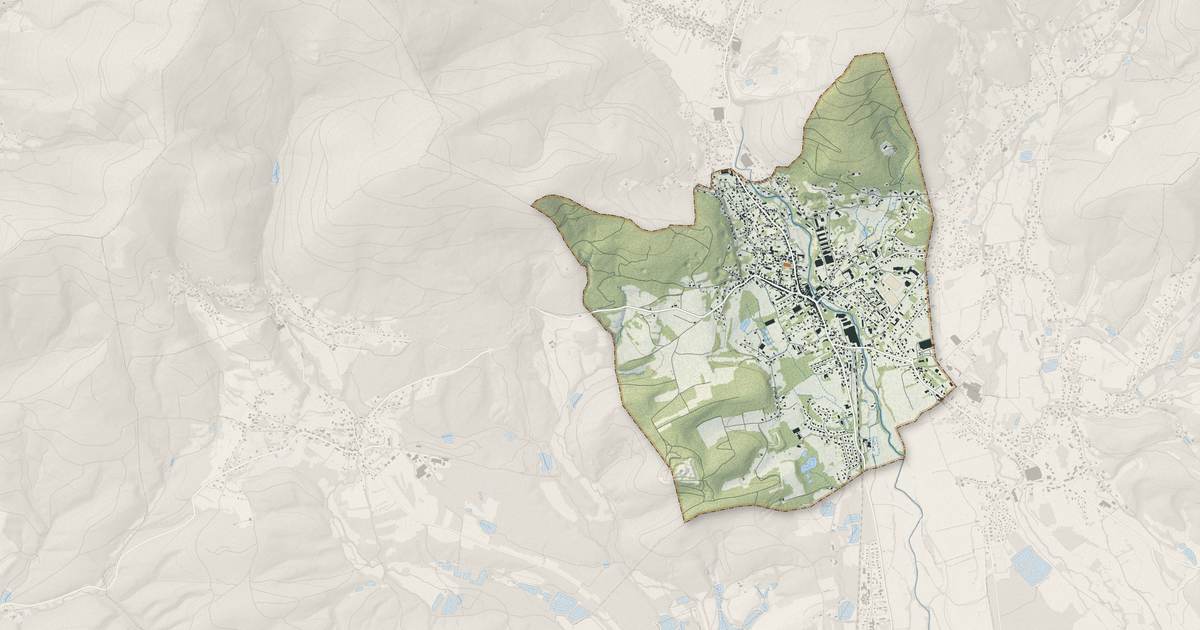 Portrait cartographique de Giromagny : relief, eau, forêts, bâti et voies, calculés à partir des données de l'IGN