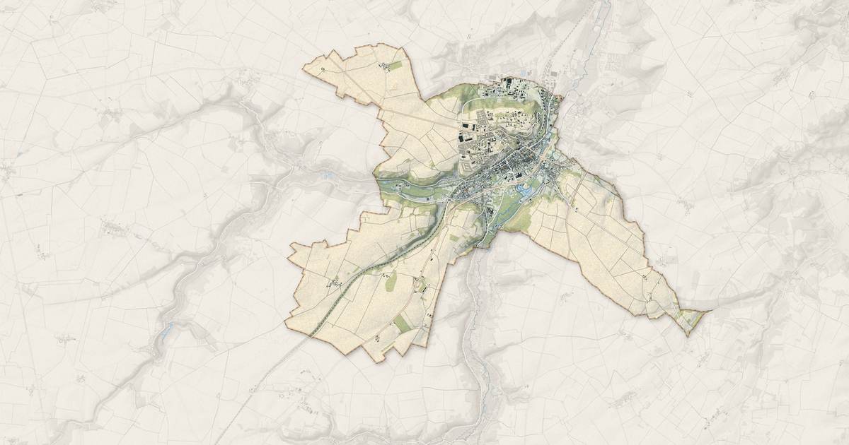 Portrait cartographique de Étampes : relief, eau, forêts, bâti et voies, calculés à partir des données de l'IGN