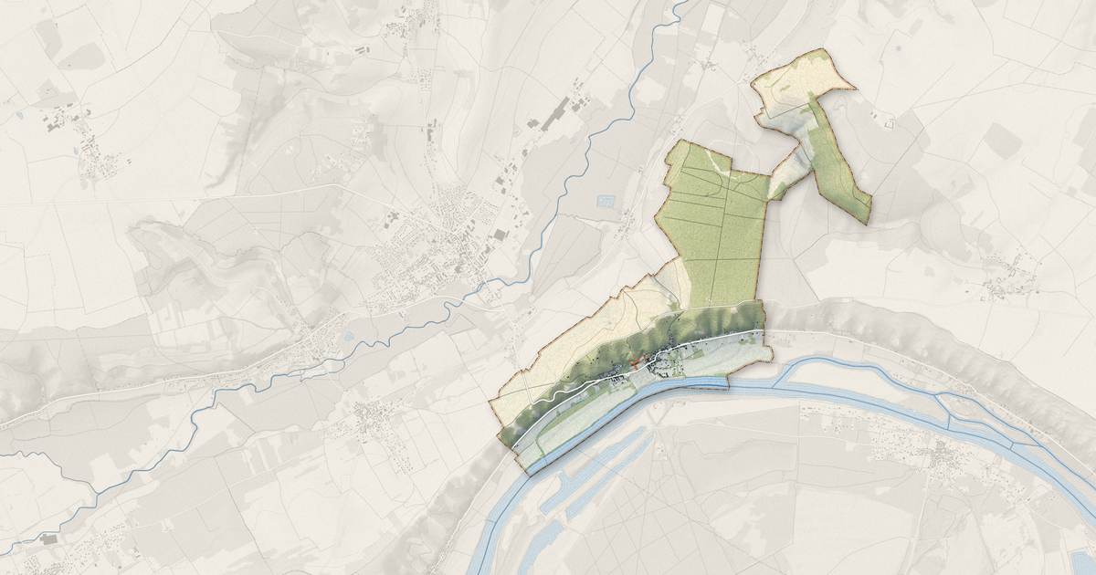 Portrait cartographique de La Roche-Guyon : relief, eau, forêts, bâti et voies, calculés à partir des données de l'IGN