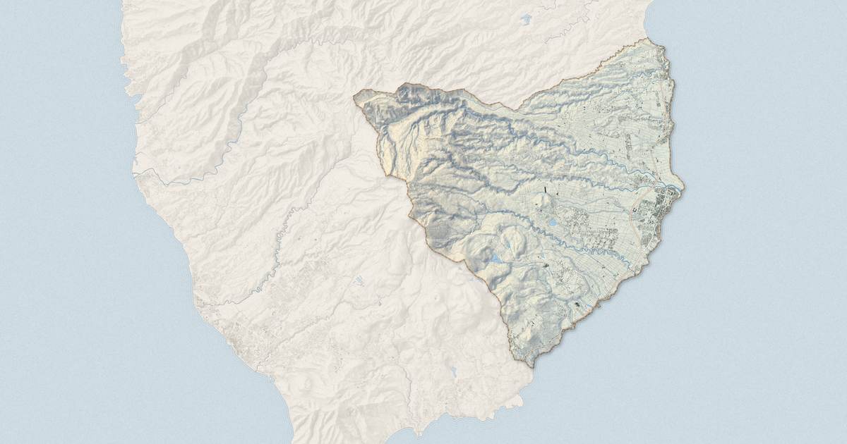 Portrait cartographique de Capesterre-Belle-Eau : relief, eau, forêts, bâti et voies, calculés à partir des données de l'IGN