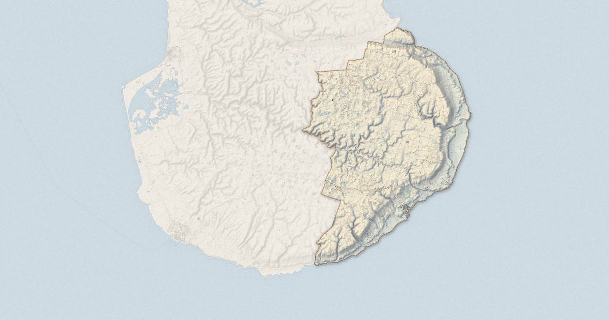 Portrait cartographique de Capesterre-de-Marie-Galante : relief, eau, forêts, bâti et voies, calculés à partir des données de l'IGN