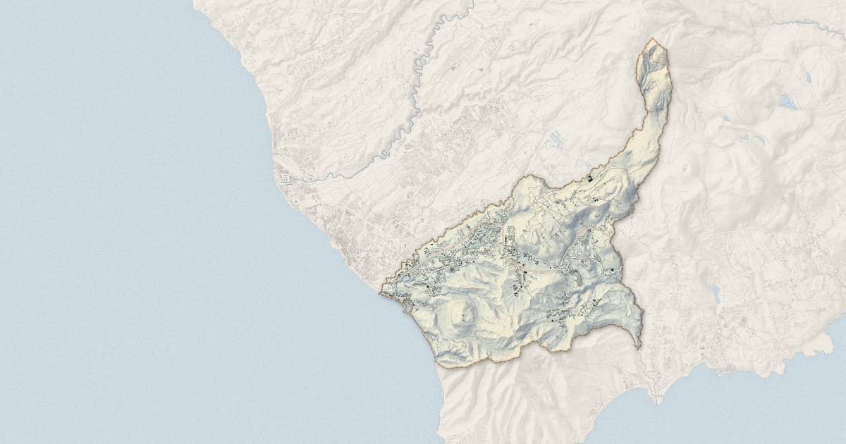 Portrait cartographique de Gourbeyre : relief, eau, forêts, bâti et voies, calculés à partir des données de l'IGN