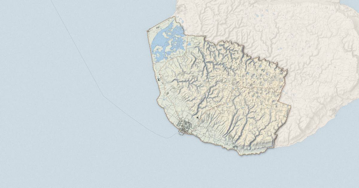 Portrait cartographique de Grand-Bourg : relief, eau, forêts, bâti et voies, calculés à partir des données de l'IGN