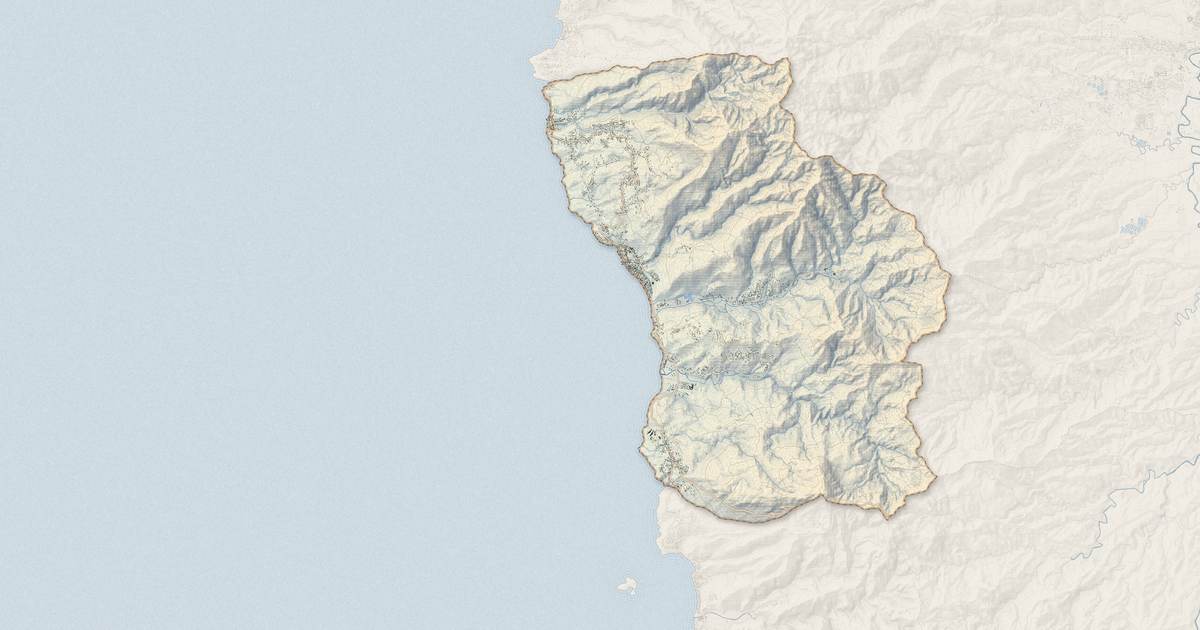 Portrait cartographique de Pointe-Noire : relief, eau, forêts, bâti et voies, calculés à partir des données de l'IGN