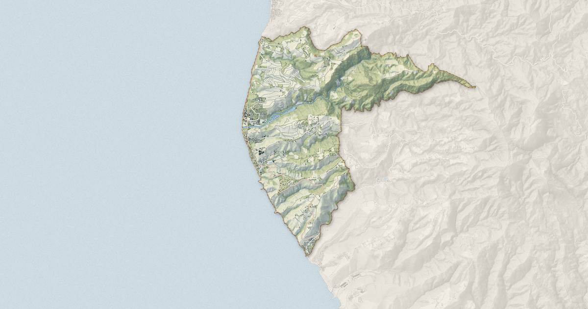 Portrait cartographique de Le Carbet : relief, eau, forêts, bâti et voies, calculés à partir des données de l'IGN