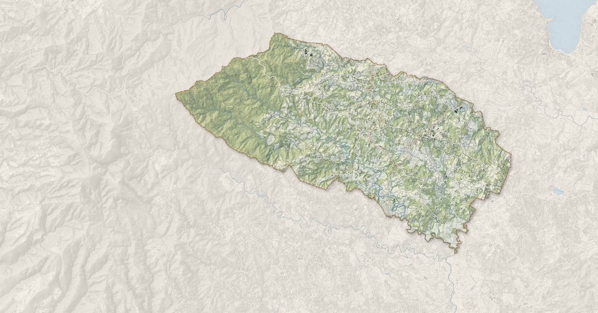 Portrait cartographique de Gros-Morne : relief, eau, forêts, bâti et voies, calculés à partir des données de l'IGN