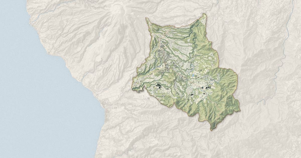 Portrait cartographique de Le Morne-Rouge : relief, eau, forêts, bâti et voies, calculés à partir des données de l'IGN