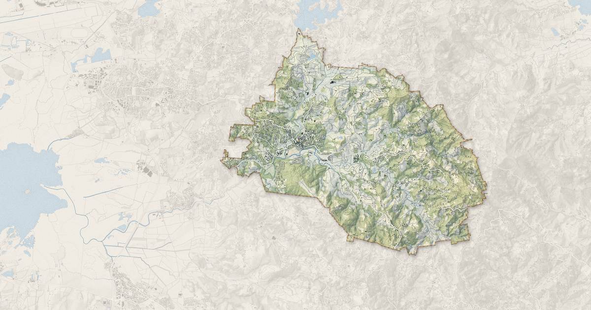 Portrait cartographique de Saint-Esprit : relief, eau, forêts, bâti et voies, calculés à partir des données de l'IGN