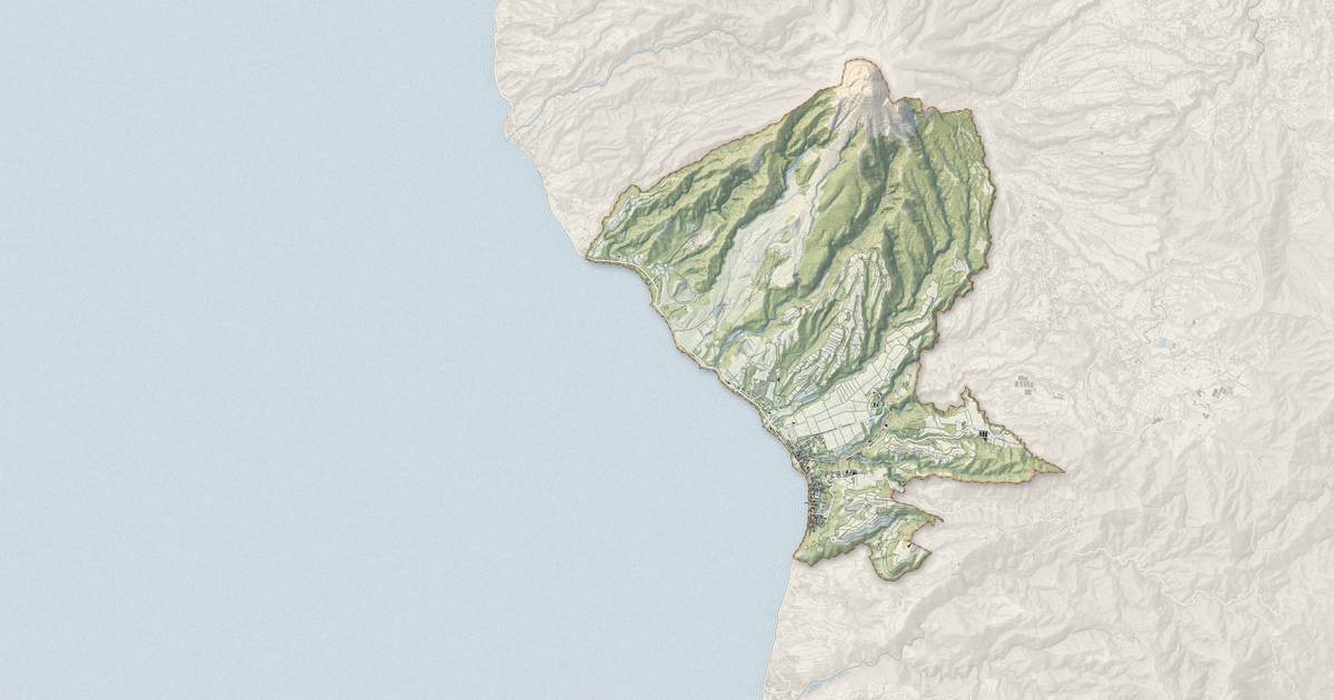 Portrait cartographique de Saint-Pierre : relief, eau, forêts, bâti et voies, calculés à partir des données de l'IGN
