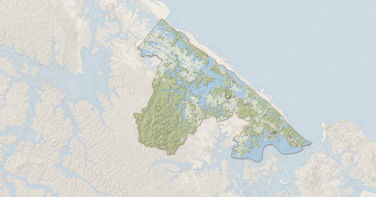 Portrait cartographique de Macouria : relief, eau, forêts, bâti et voies, calculés à partir des données de l'IGN