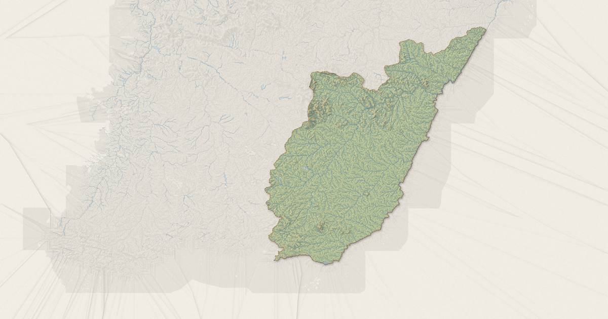 Portrait cartographique de Camopi : relief, eau, forêts, bâti et voies, calculés à partir des données de l'IGN