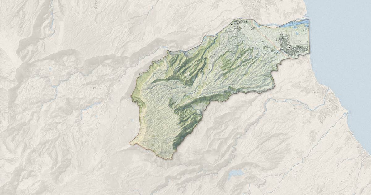 Portrait cartographique de Bras-Panon : relief, eau, forêts, bâti et voies, calculés à partir des données de l'IGN