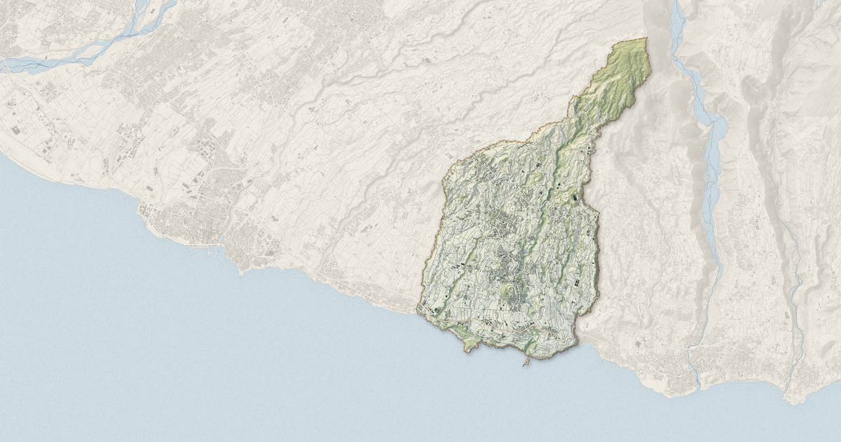 Portrait cartographique de Petite-Île : relief, eau, forêts, bâti et voies, calculés à partir des données de l'IGN