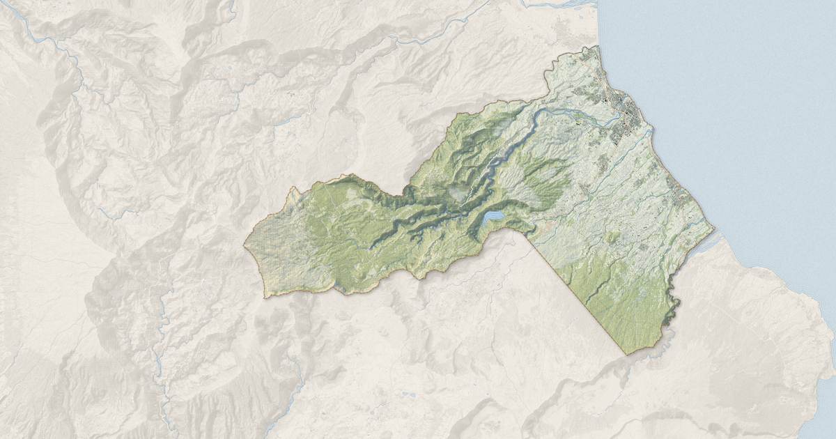 Portrait cartographique de Saint-Benoît : relief, eau, forêts, bâti et voies, calculés à partir des données de l'IGN