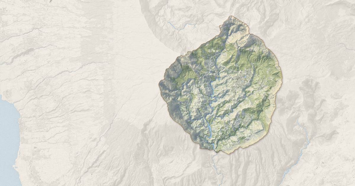 Portrait cartographique de Cilaos : relief, eau, forêts, bâti et voies, calculés à partir des données de l'IGN